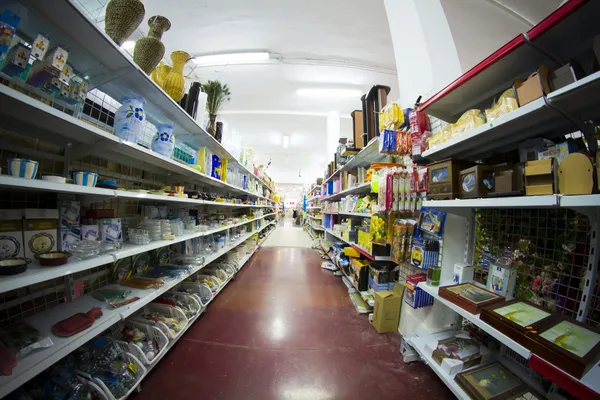 Sok termékek, nagy kiskereskedelmi bolt — Stock Fotó