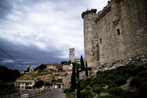 スペインでは、防衛塔 torijas 城 — ストック写真