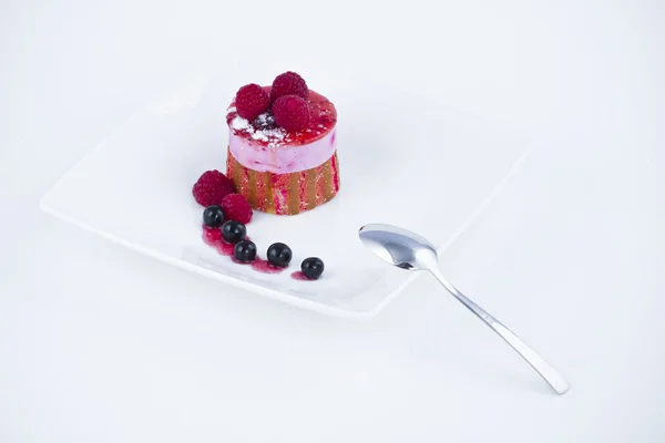 Strawberry and blackberry cake — Stock Photo, Image