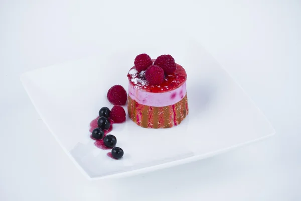 Strawberry and blackberry cake — Stock Photo, Image