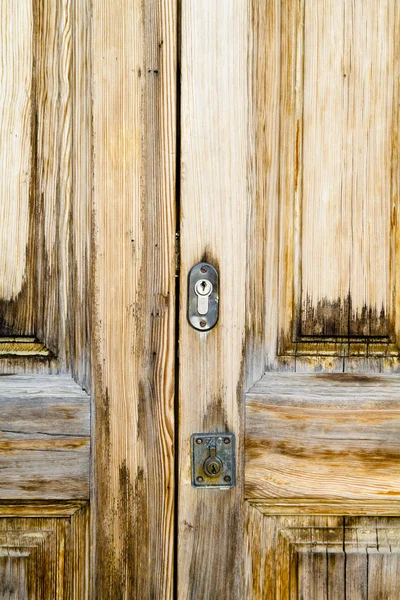 Dokulu bir malzemeyle closeup ahşap kapı — Stok fotoğraf