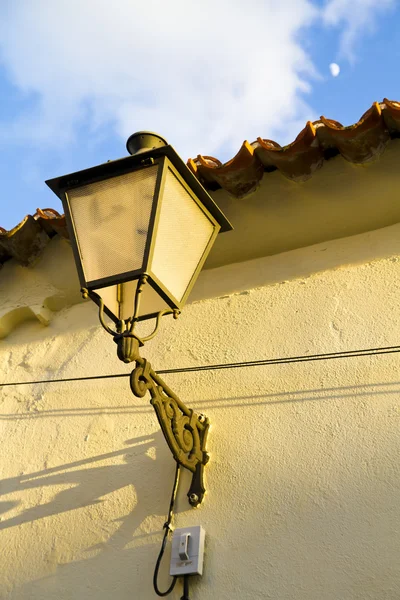 Street light on stone wall, spain. — Stock Photo, Image