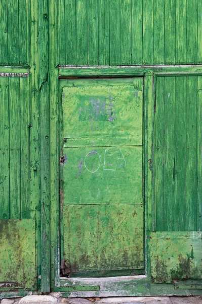 Porta arrugginita verde — Foto Stock