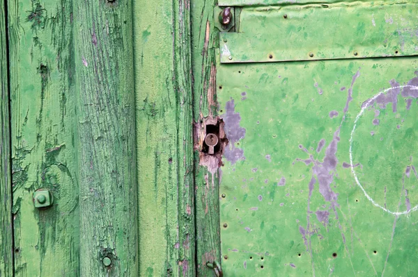 Porta enferrujada verde — Fotografia de Stock