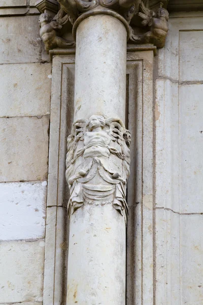 Façade van de Universiteit van alcala de henares, madrid, Spanje — Stockfoto