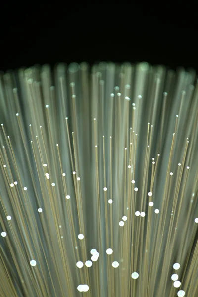 Cierre de fibra óptica, tecnología moderna de comunicación por computadora — Foto de Stock