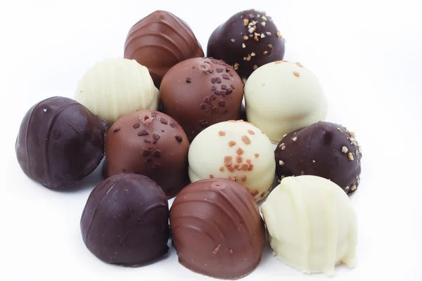 Uma coleção de chocolates misturados e trufas — Fotografia de Stock