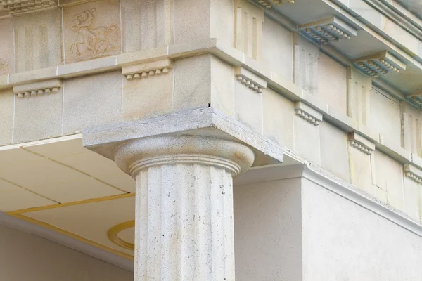 Neoklasycznej sufit i kolumny — Zdjęcie stockowe