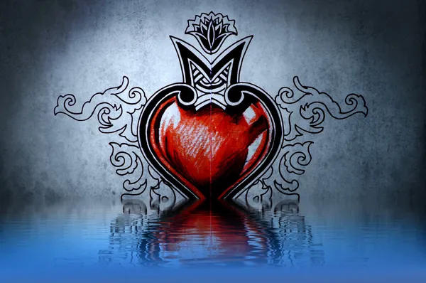 Kırmızı kalp dövme su yansımaları ile mavi duvar — Stok fotoğraf