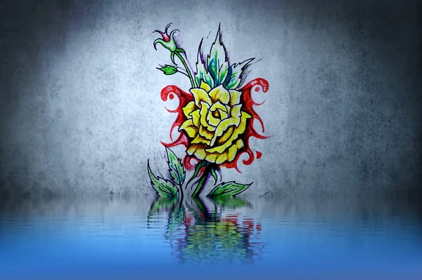 水の中の青い壁の反射に花のタトゥーのデザイン — ストック写真