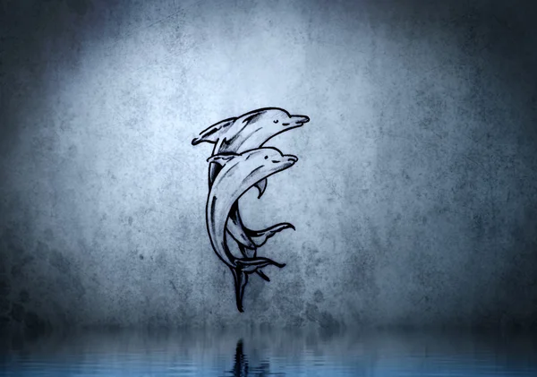 Татуировка дельфина на голубой стене с отражениями воды — стоковое фото