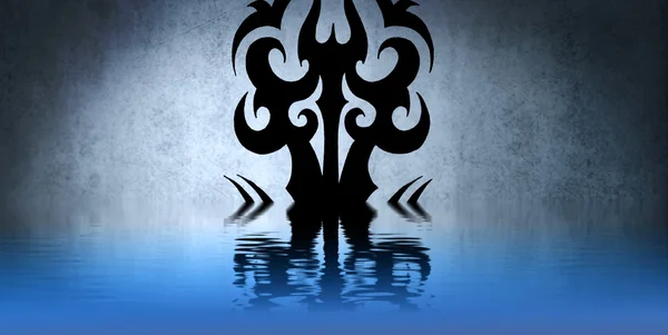 Simbolo tribale nero con riflesso d'acqua. Disegno del tatuaggio sopra bl — Foto Stock