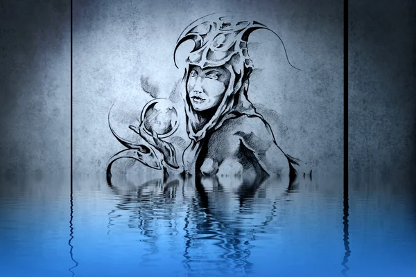 Tatuering trä nymf på blå väggen med vatten reflektioner — Stockfoto