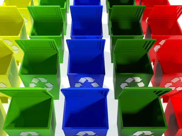 Reciclar contenedores en amarillo, verde, azul y rojo — Foto de Stock