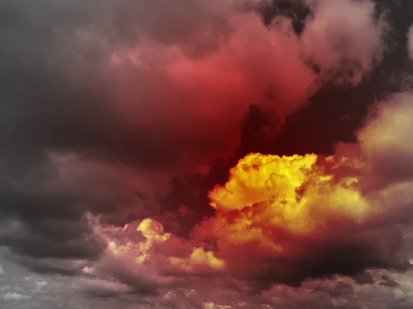 Cielo rojo apocalíptico, concepto del fin del mundo, calentamiento global — Foto de Stock