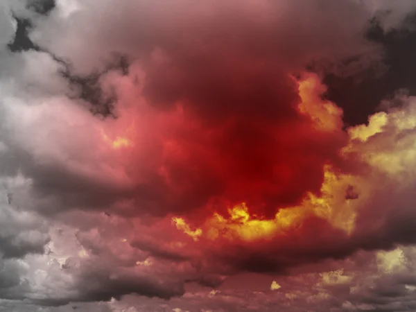 Ciel rouge apocalyptique, concept de fin du monde, réchauffement climatique — Photo