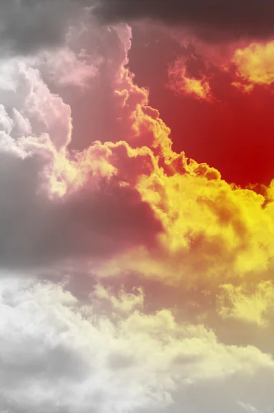 Langit merah apokaliptik, akhir dari konsep dunia, pemanasan global — Stok Foto