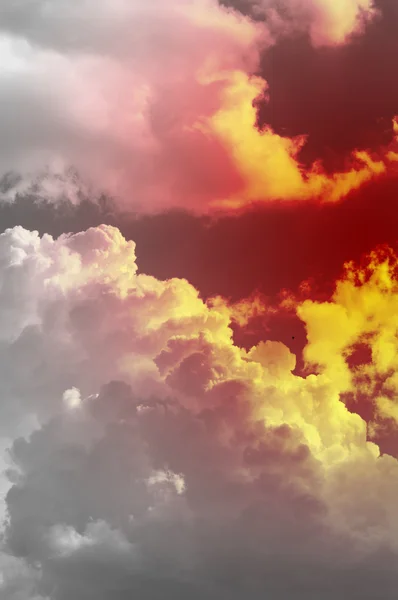 Céu vermelho apocalíptico, conceito de fim de mundo, aquecimento global — Fotografia de Stock