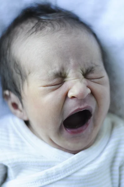 Newborn baby crying — Stock Photo, Image