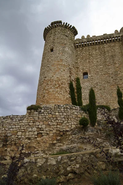 Torija burg in spanien, verteidigungsturm. mittelalterliches Bauwerk — Stockfoto