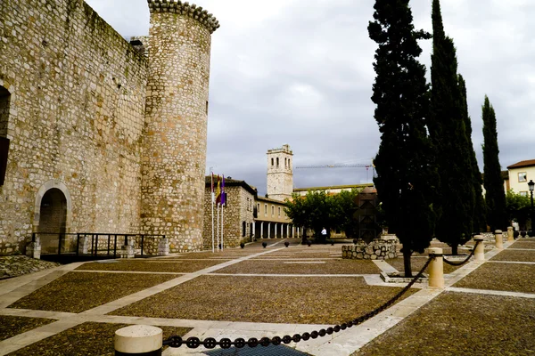 Torija hrad ve Španělsku, středověká budova — Stock fotografie