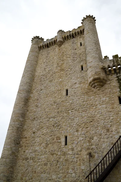 Torija Burg in Spanien, mittelalterliches Gebäude — Stockfoto