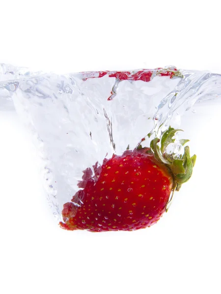 Frutta che cade in acqua — Foto Stock
