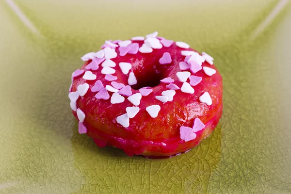 Donut colorido en un plato — Foto de Stock