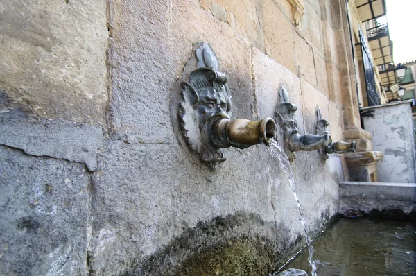 Starej fontanny - gargulec — Zdjęcie stockowe