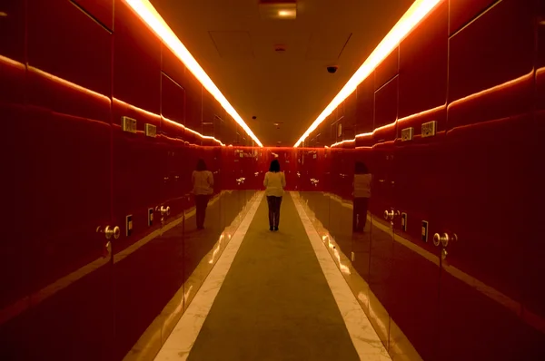 Czerwony korytarz — Zdjęcie stockowe