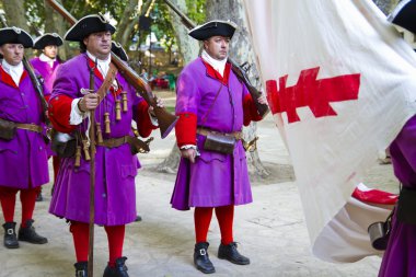 kemer ve ceket sırasında yeniden yürürlüğe girmesi ile asker