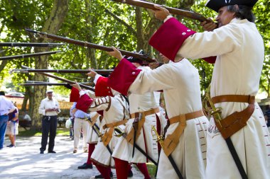 Veraset Savaşı canlandırma sırasında ateş askerler