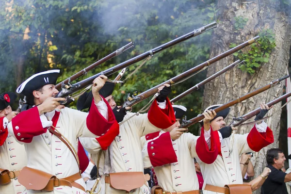 Soldiers firing during the re-enactment of the War of Succession — Stock Photo, Image