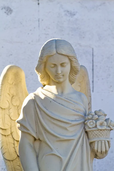 Anioł pomnik na cmentarzu — Zdjęcie stockowe