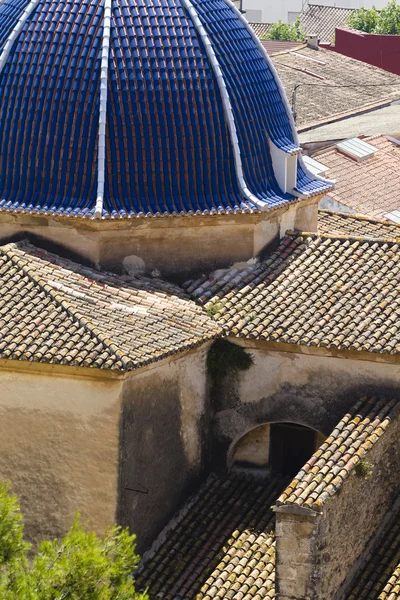Denia alicante kilátás a várra, a kék templom kupolája és a város tető — Stock Fotó