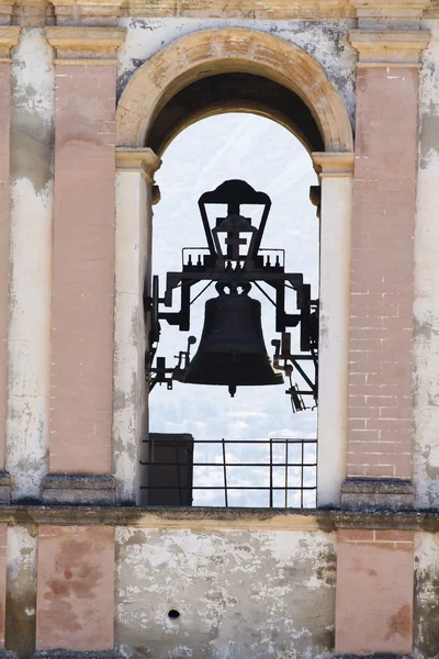 Klokkentoren en tempel klokken in denia, Spanje — Stockfoto