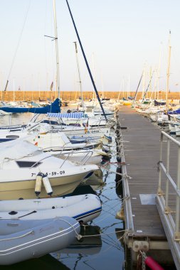 denia, İspanya yakınındaki limanında demirleyen tekneleri