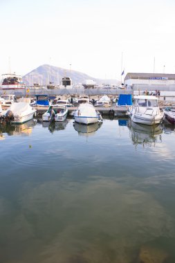 denia, İspanya yakınındaki limanında demirleyen tekneleri