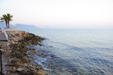 İspanyol Beach'te muhteşem günbatımı, yaz