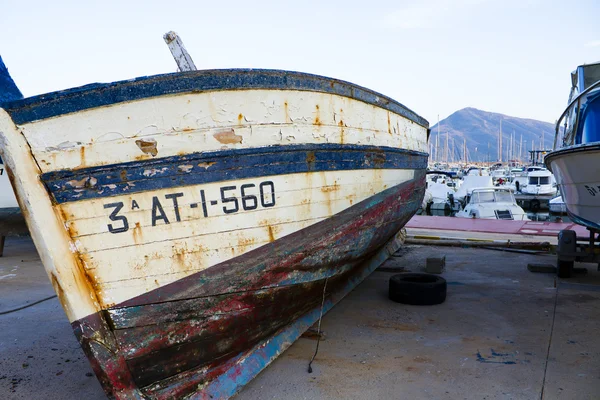 เรือในท่าเรือแห้ง — ภาพถ่ายสต็อก