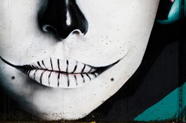 Sokak sanatı, duvardaki bir kentsel grafitti.