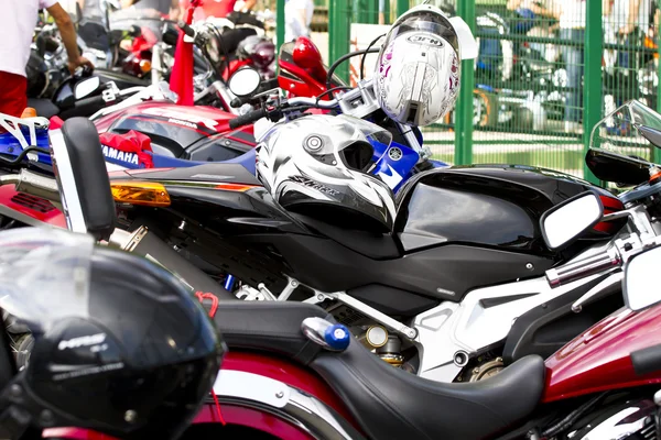 Nowoczesnych i zabytkowych motocykli — Zdjęcie stockowe