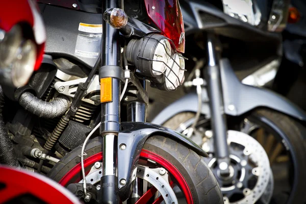 Moderne und alte Motorräder — Stockfoto