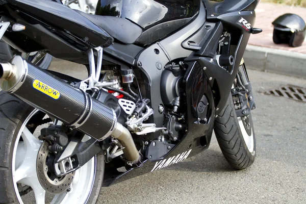Vista lateral de un motor de motocicleta personalizado — Foto de Stock