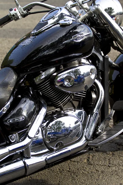 Motorfietsen verchroomde motor. Fietsen in een straat — Stockfoto