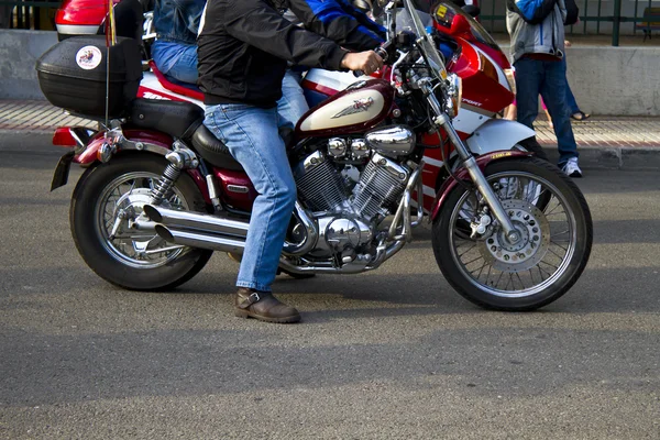 Motorcyklar kromad motor. cyklar på en gata — Stockfoto