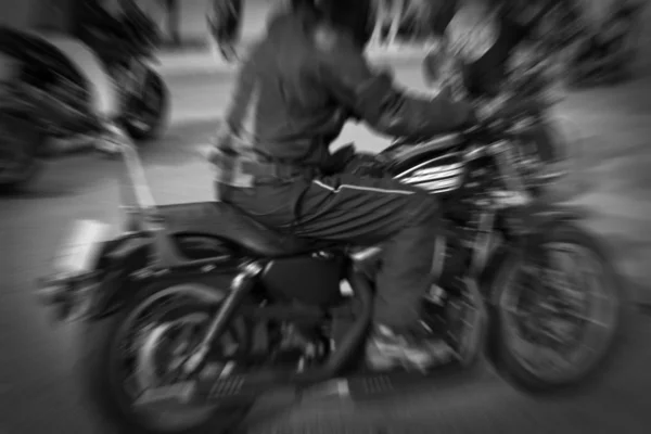 Мощный винтажный мотоцикл — стоковое фото