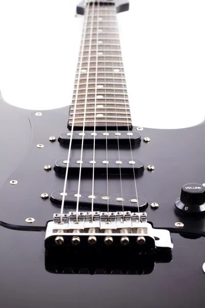 흰색 바탕에 검은 일렉트릭 기타 — 스톡 사진