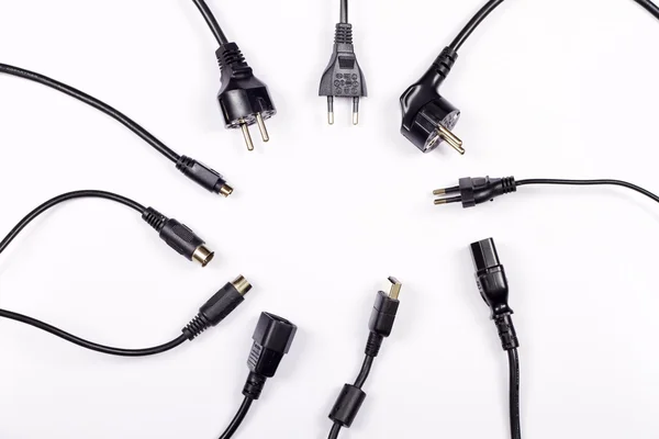 Napájecí kabel, konektory nad bílým pozadím — Stock fotografie