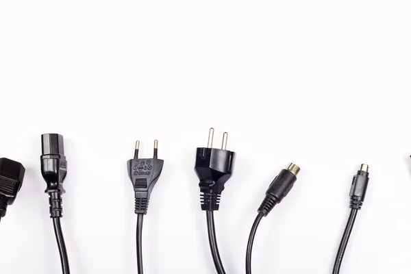 Conectores de cable de alimentación sobre fondo blanco — Foto de Stock